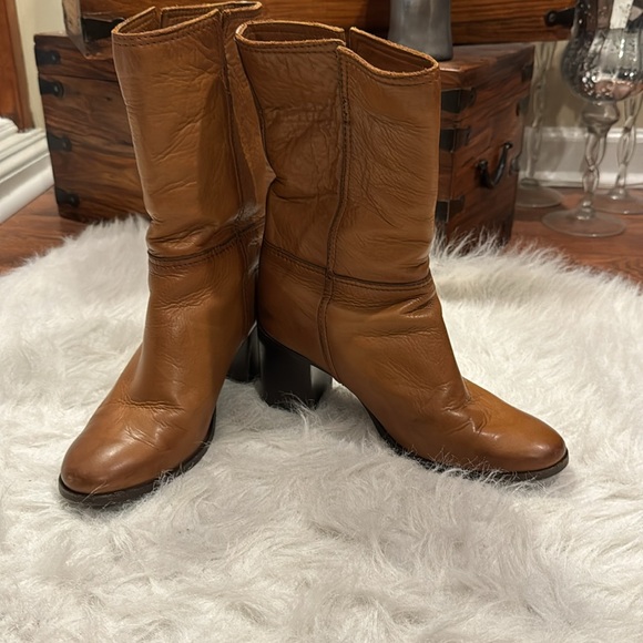 Frye Boots Cognac  size 8 pre-owned. - Picture 8 of 10